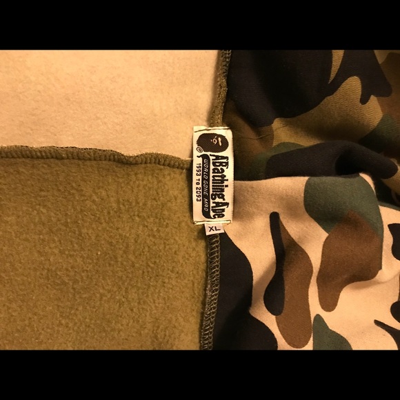 Authentic Bape shark full zip - Picture 3 of 8